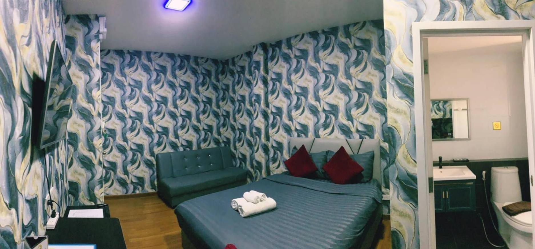 Deluxe Queen Room
