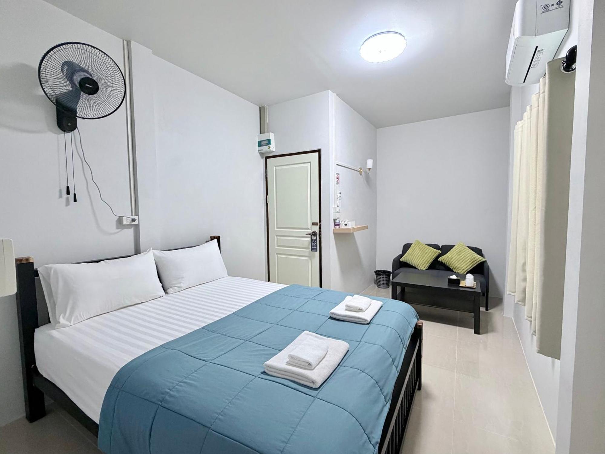 Standard Queen Room