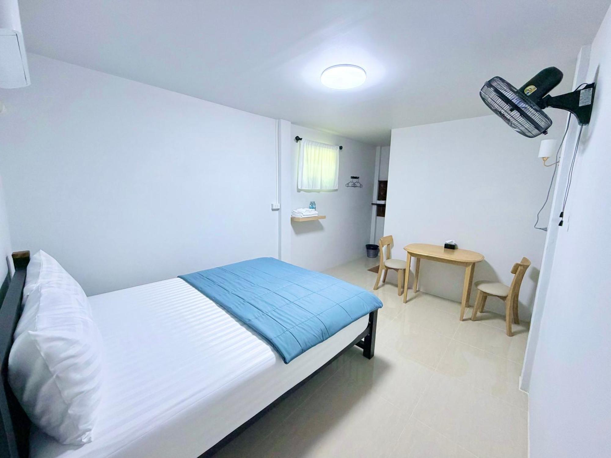 Standard Queen Room
