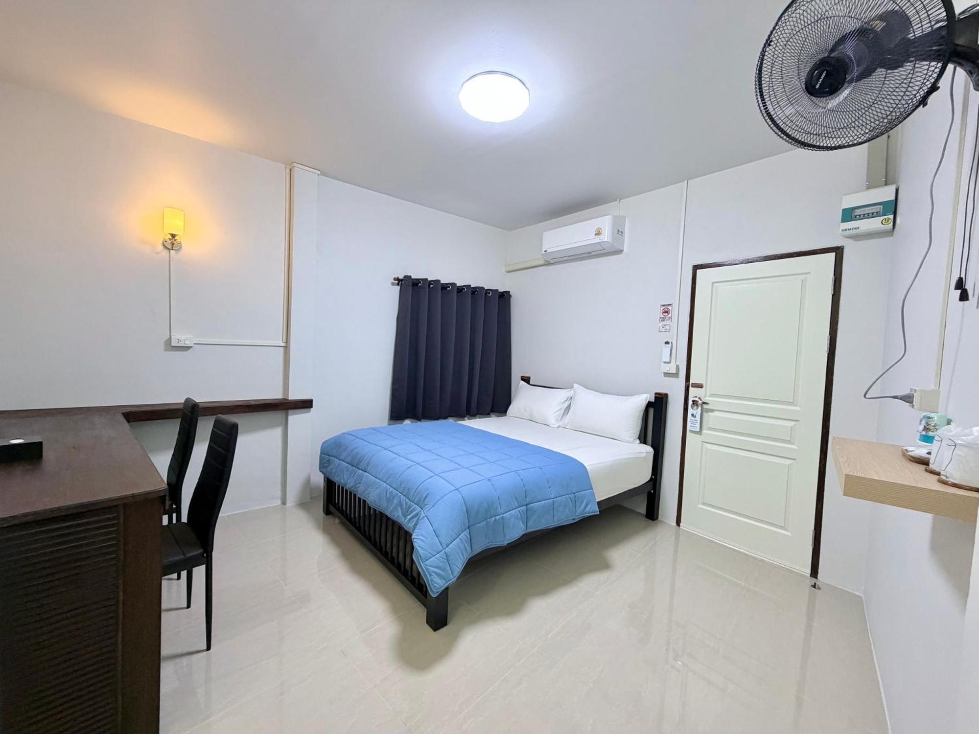 Standard Queen Room