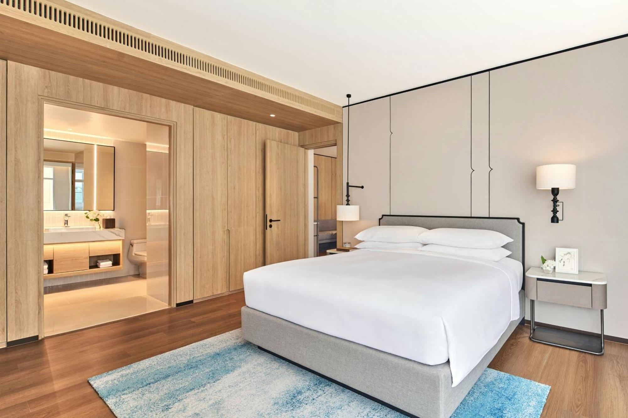 Three-Bedroom Suite City View