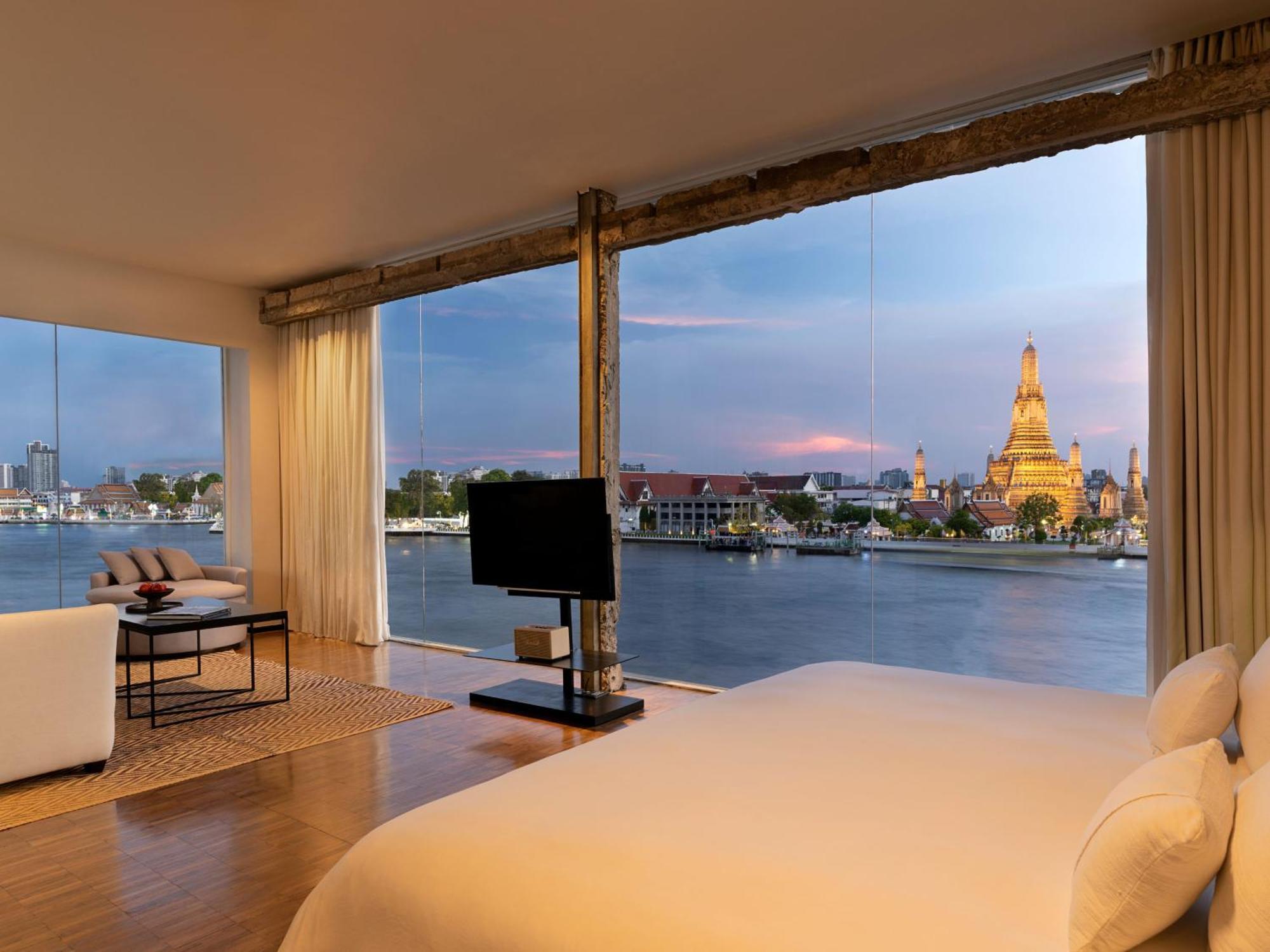 Wat Arun River View Suite