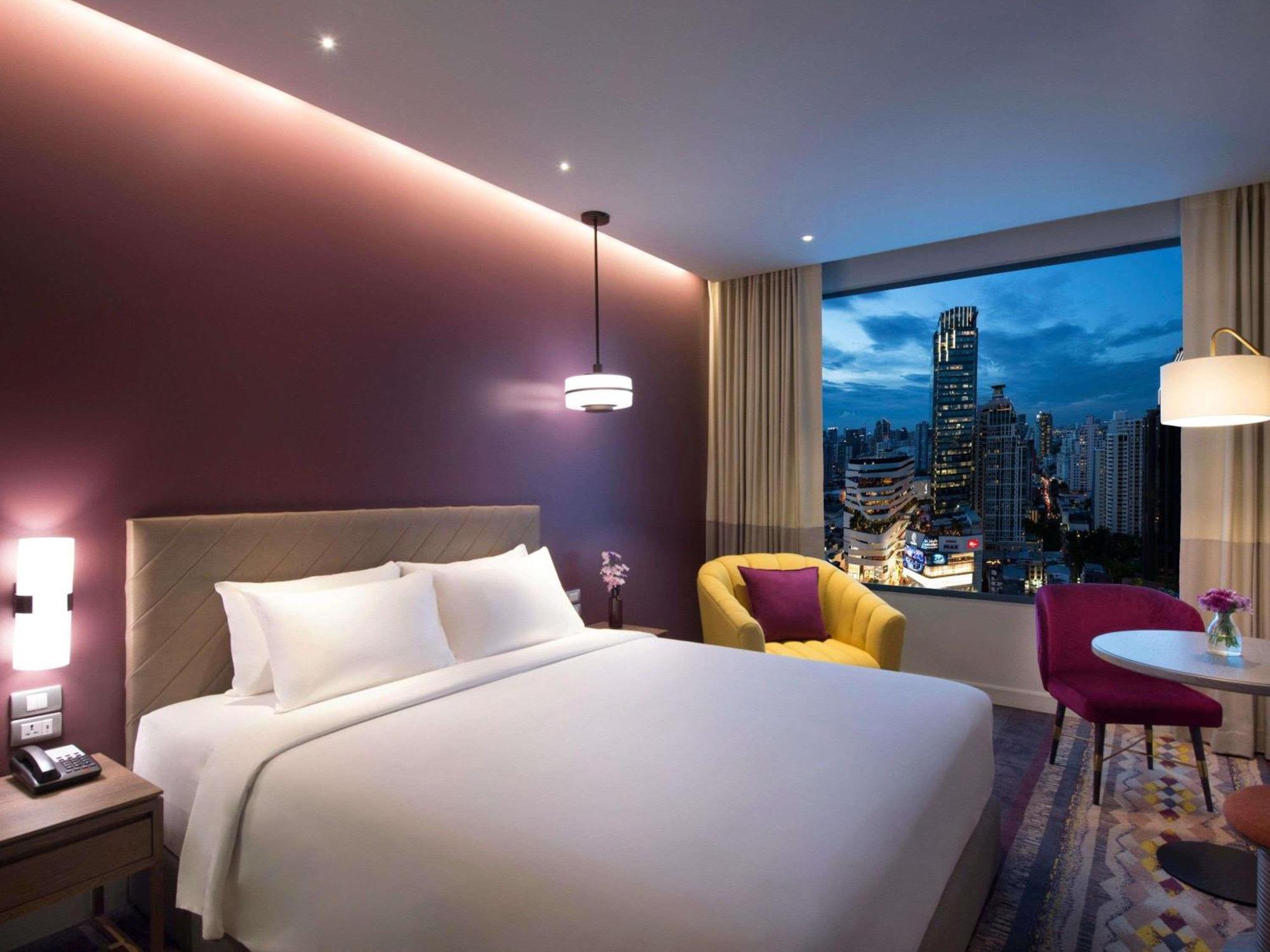 Superior King Room City View