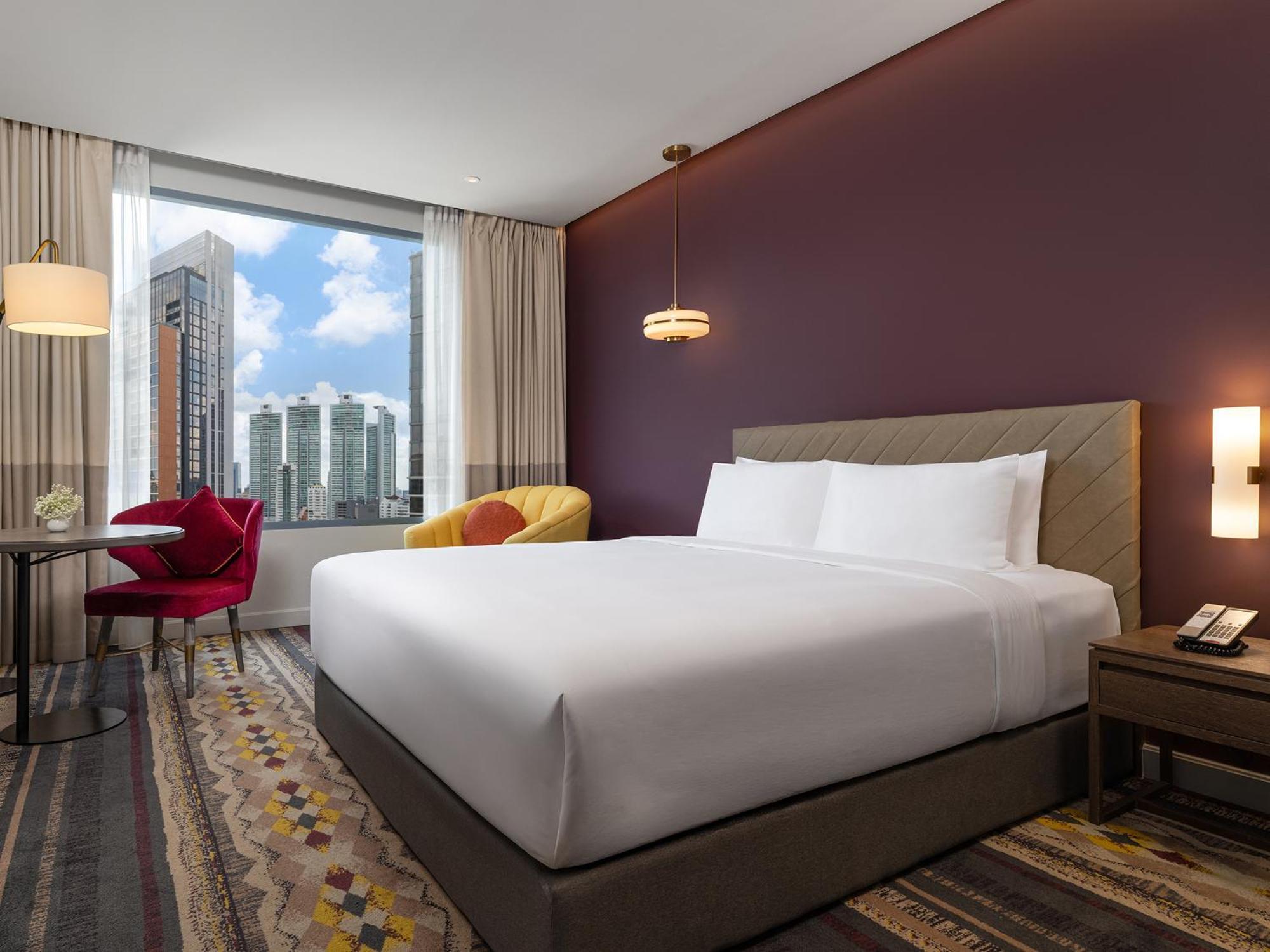 Deluxe King Room City View