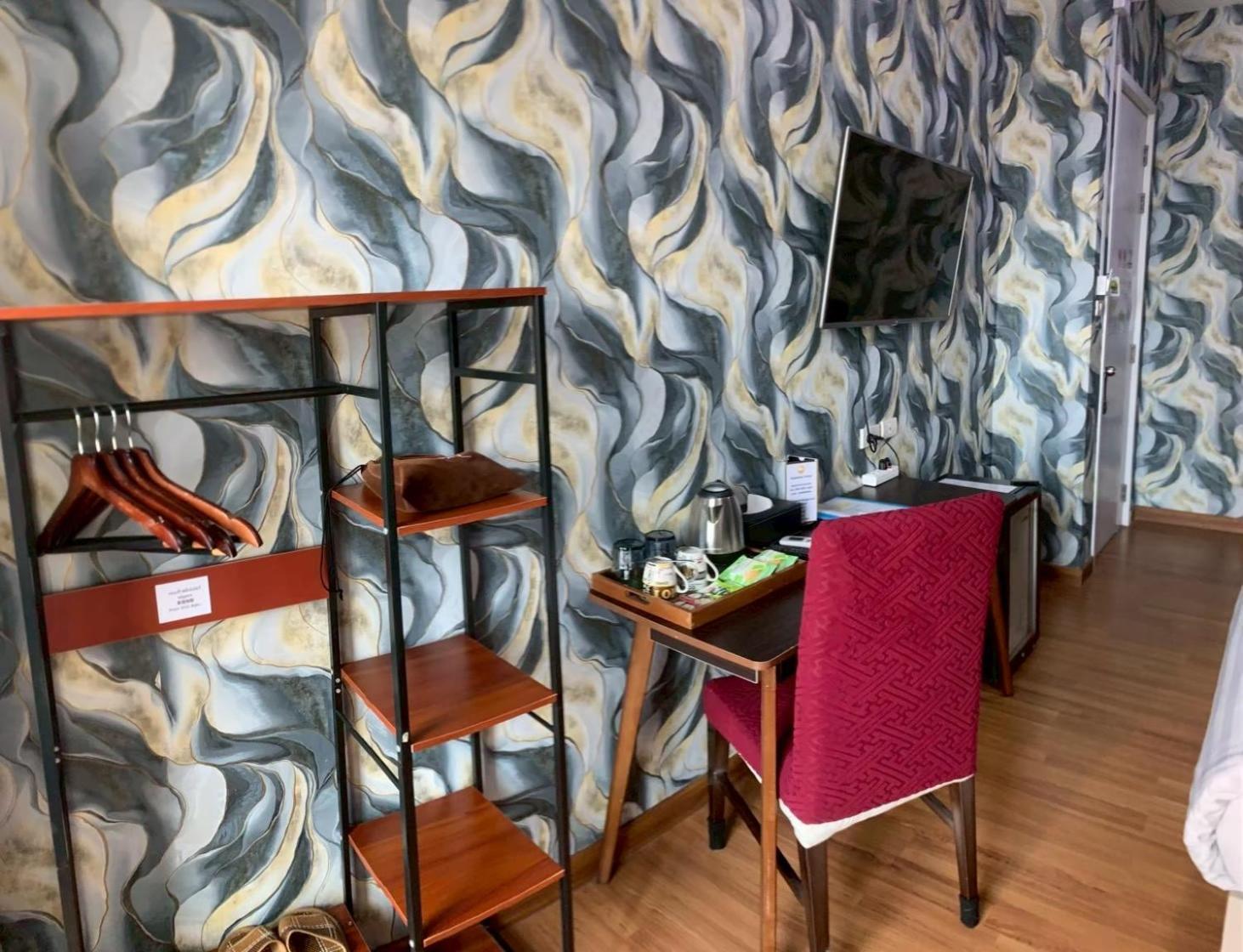 Deluxe Queen Room