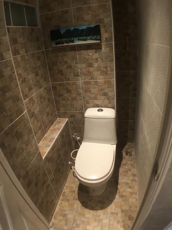 Family Room Shower,405325674:JPEG