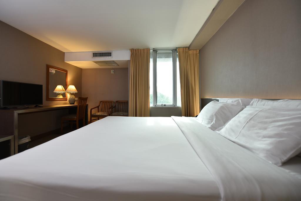 Deluxe King Room,645279090:JPEG