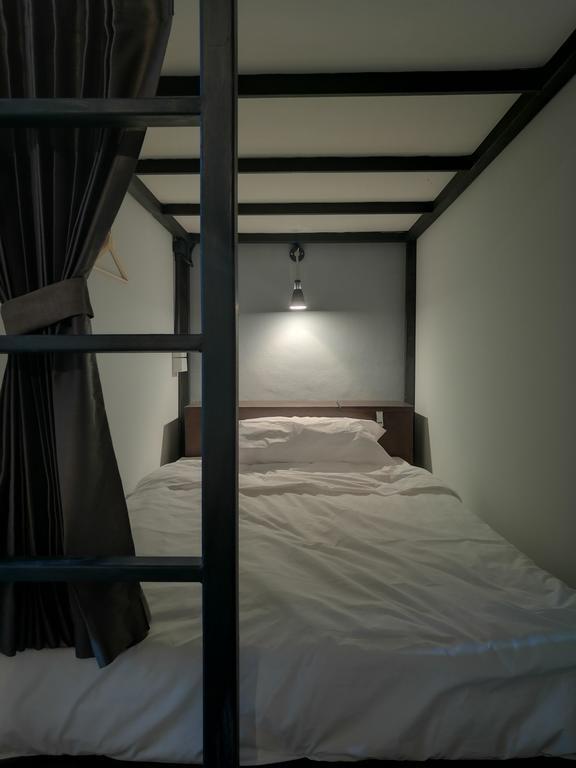 Etagenbett im gemischten Schlafsaal