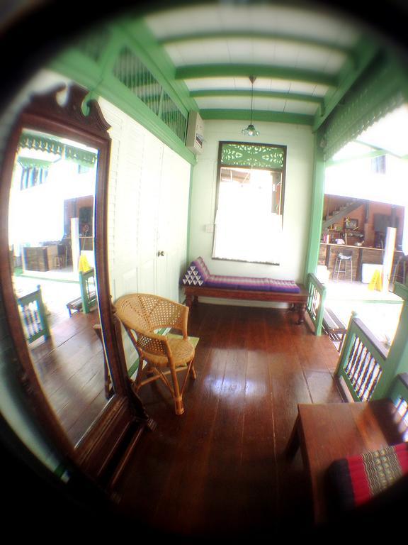 Family Room,463565892:JPEG