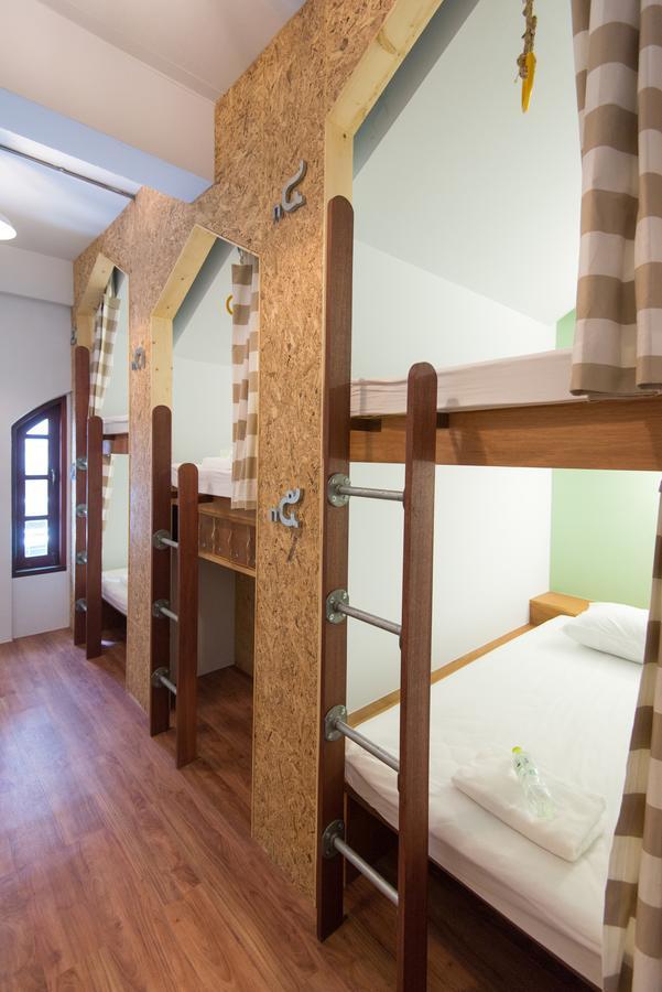 Bed 5-Bed Mixed Dormitory Room,715440805:JPEG