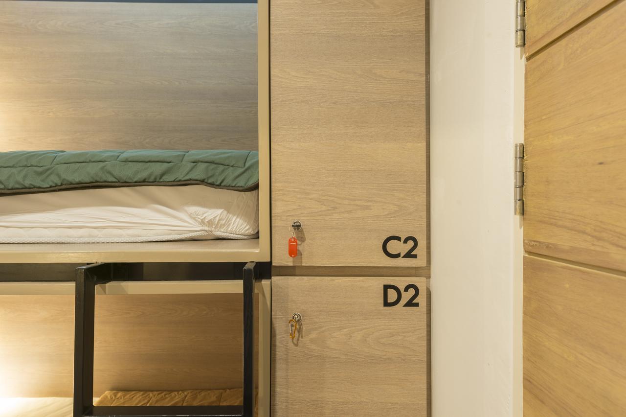 Cama en habitación femenina compartida de 4 camas