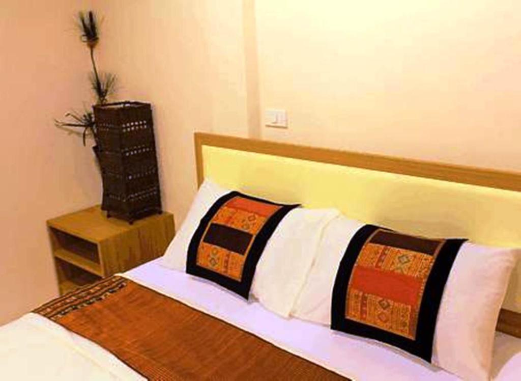 Standard Double Room Bathtub