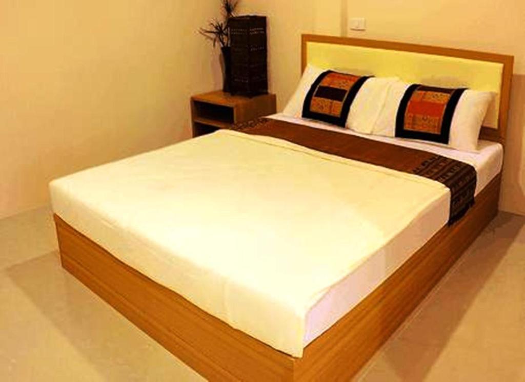 Standard Double Room Bathtub