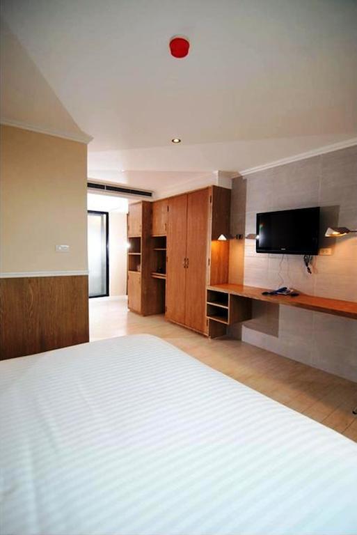 Deluxe Double Room,698252649:JPEG
