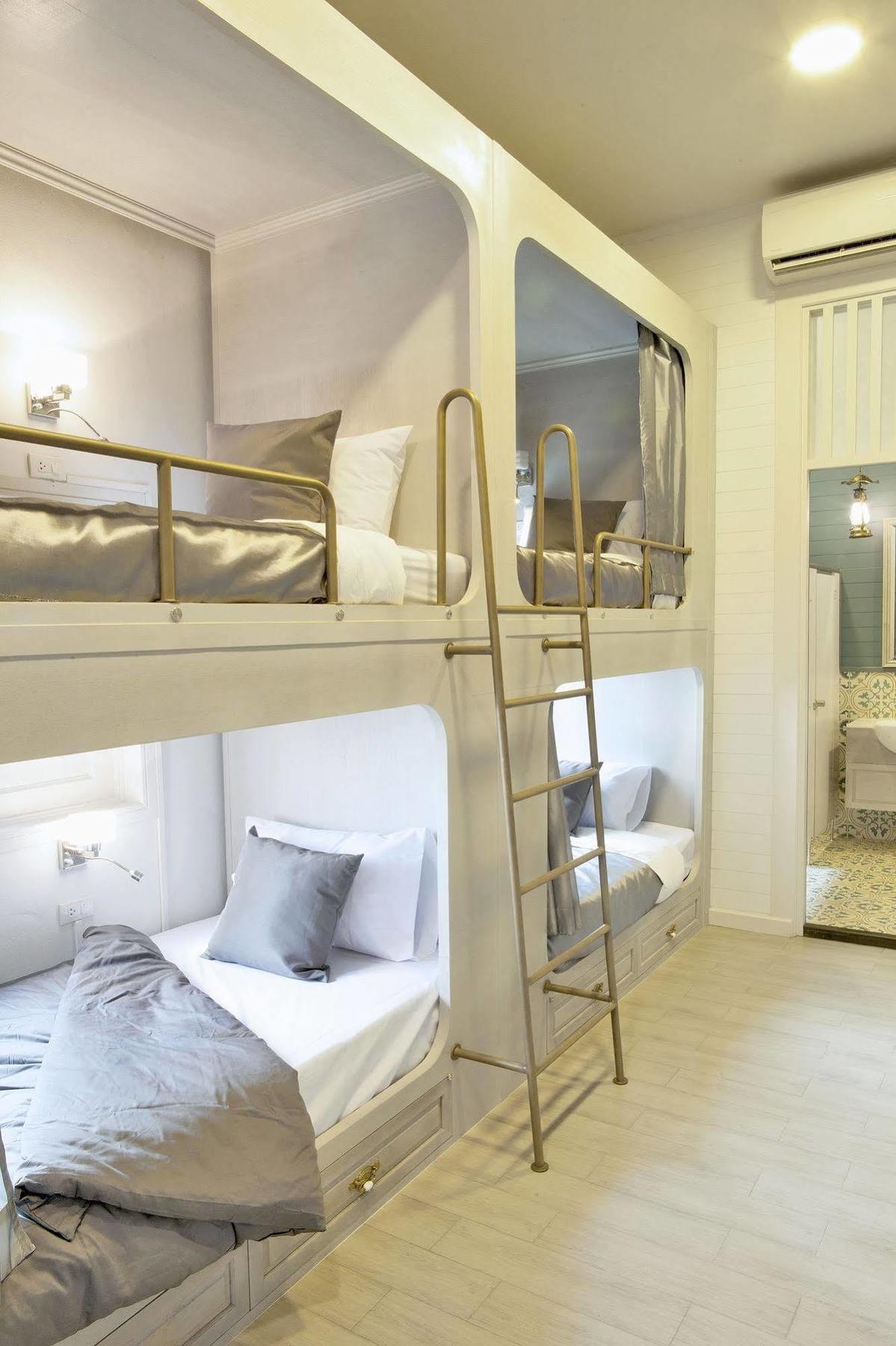 Bunk Bed Mixed Dormitory Room