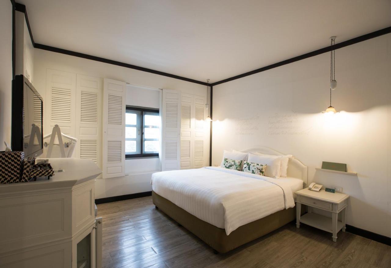 Governess Suite,1215651589:JPEG