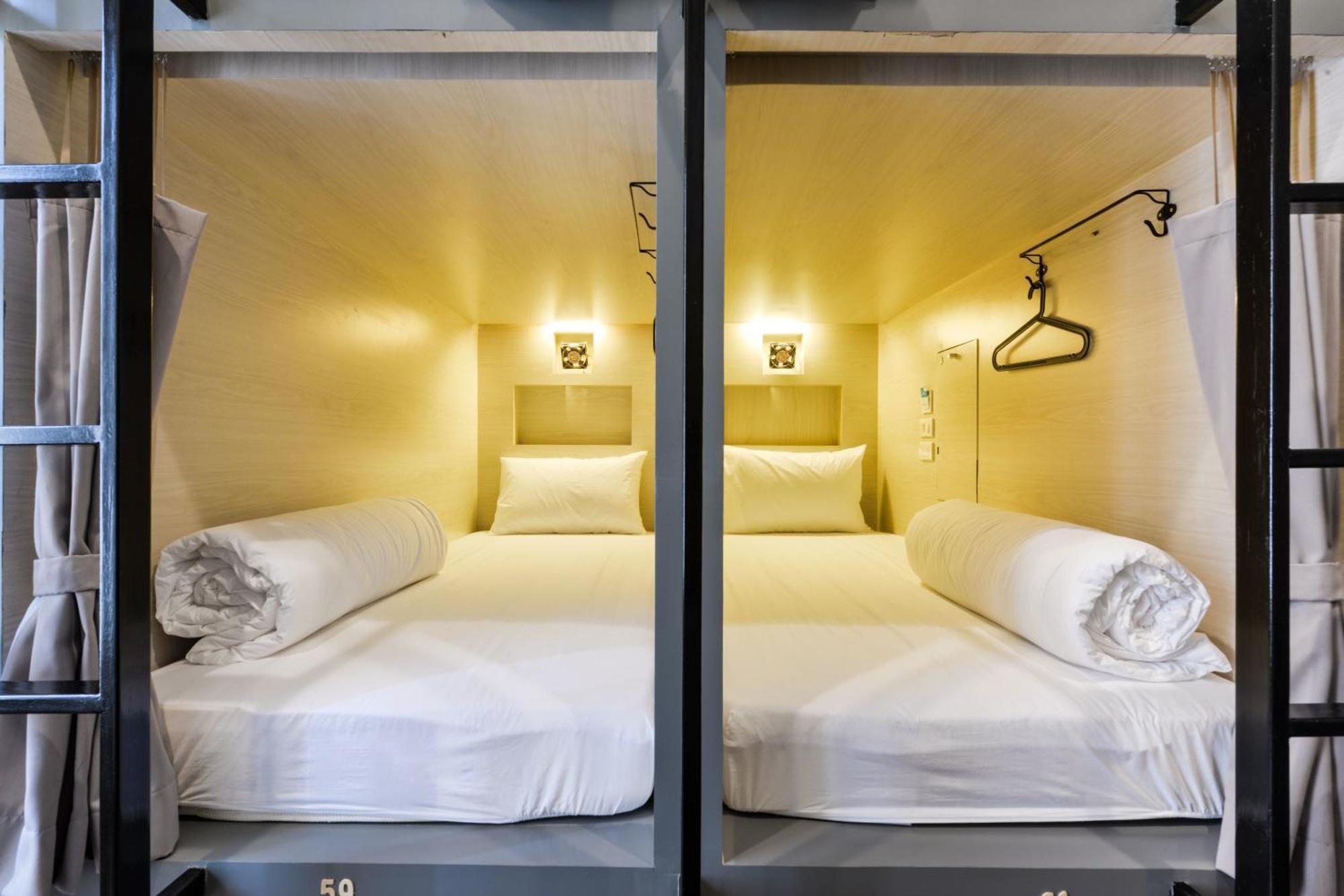 Single Bed Cube Front Entry Mixed Dormitory