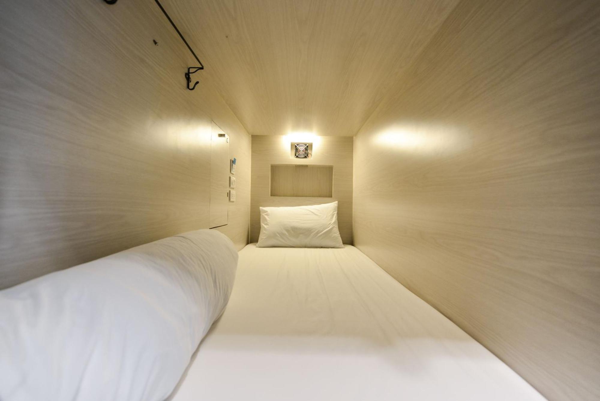 Single Bed Cube Front Entry Mixed Dormitory