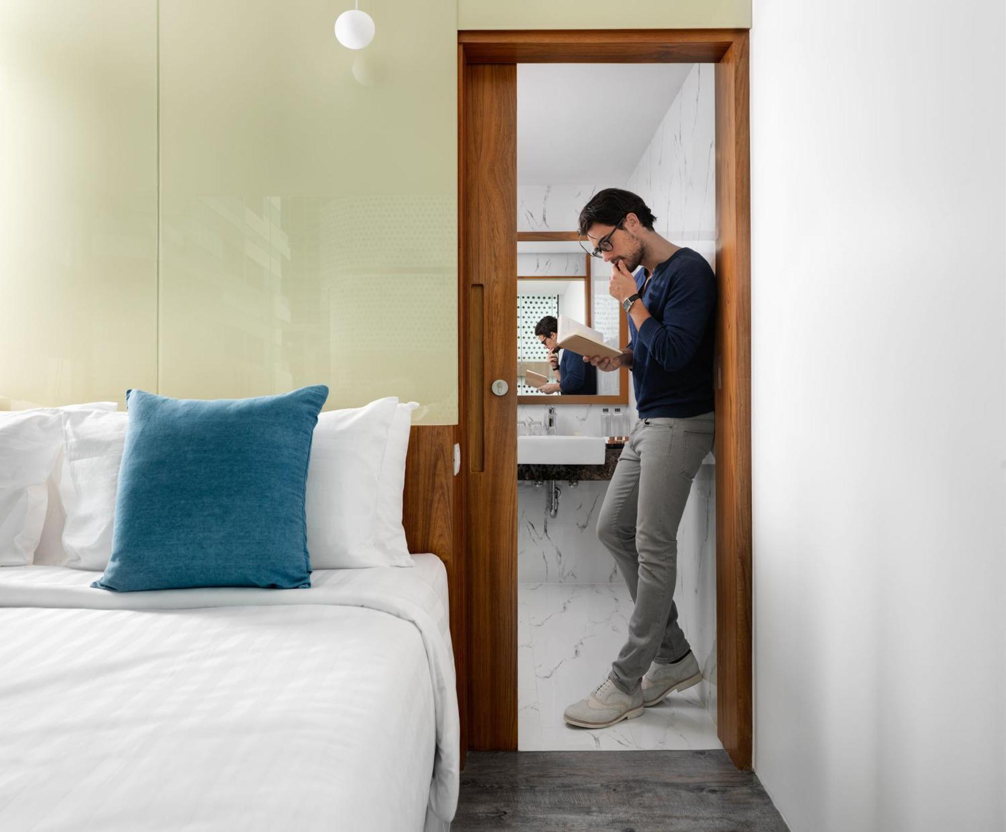 Deluxe Single Room,1208925913:JPEG