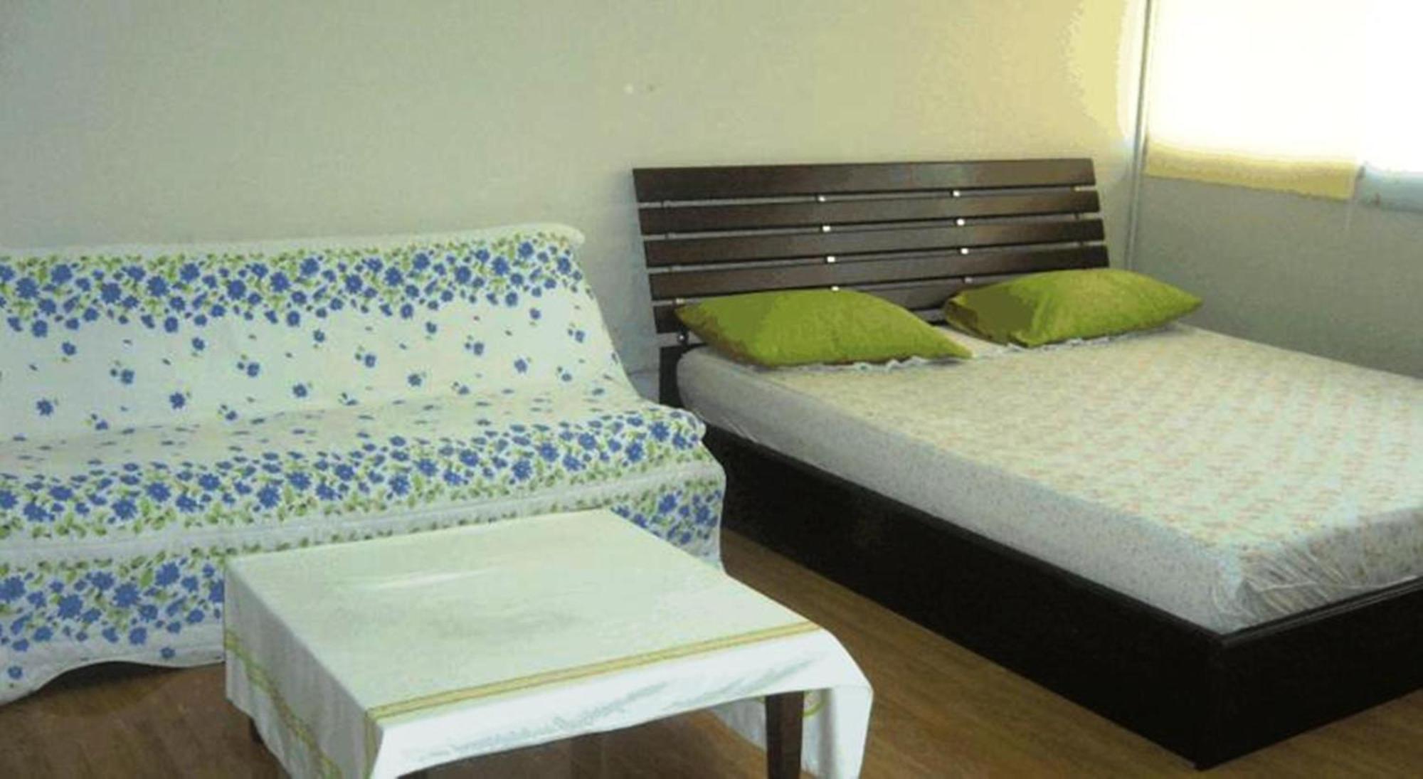 Family Room,30574373:JPEG