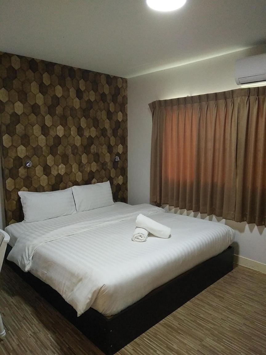 Deluxe Double Room Balcony,718731349:JPEG