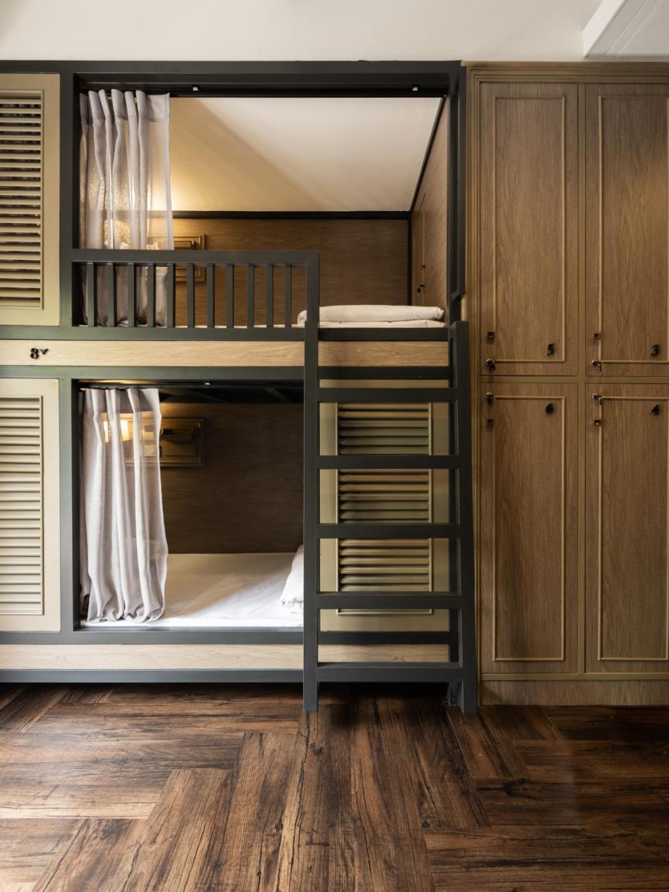 Single Bed 10-Bed Dormitory Room