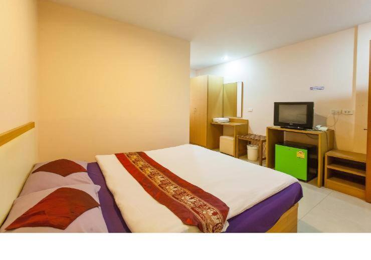 Standard Double Room Bathtub