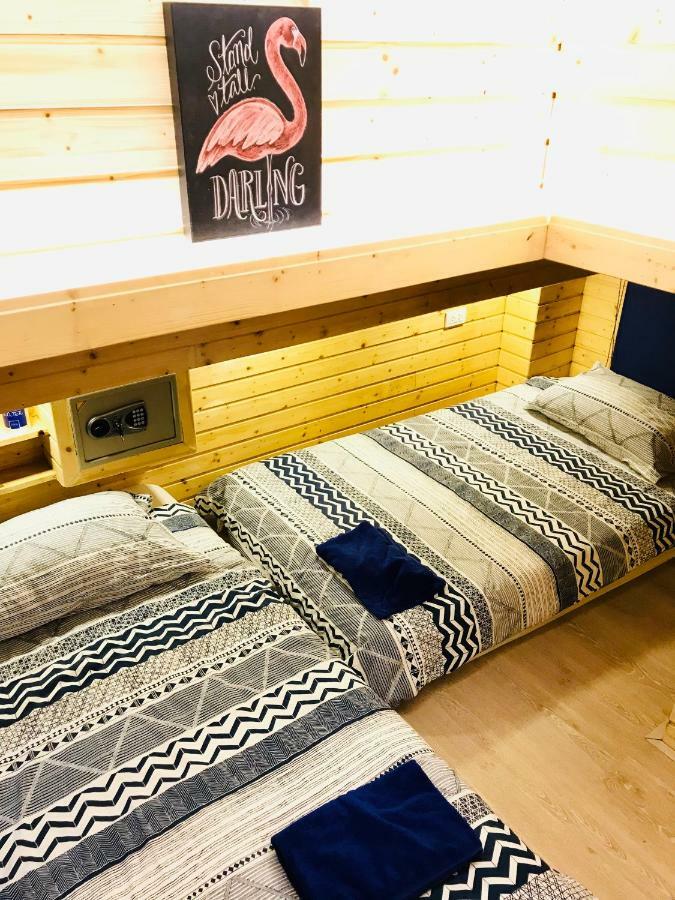 Twin Room Toilet 2 futons