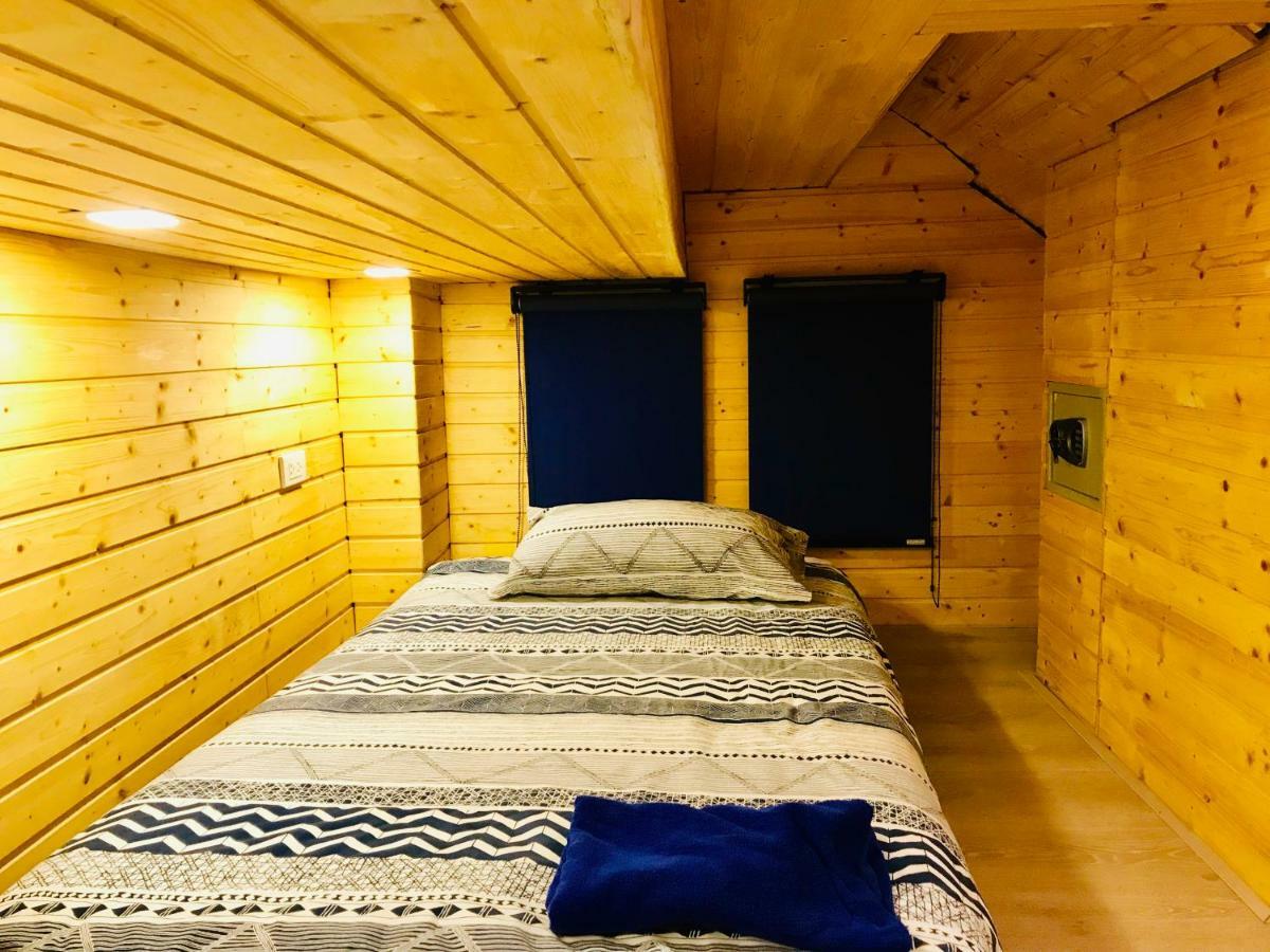 Twin Room Toilet 2 futons