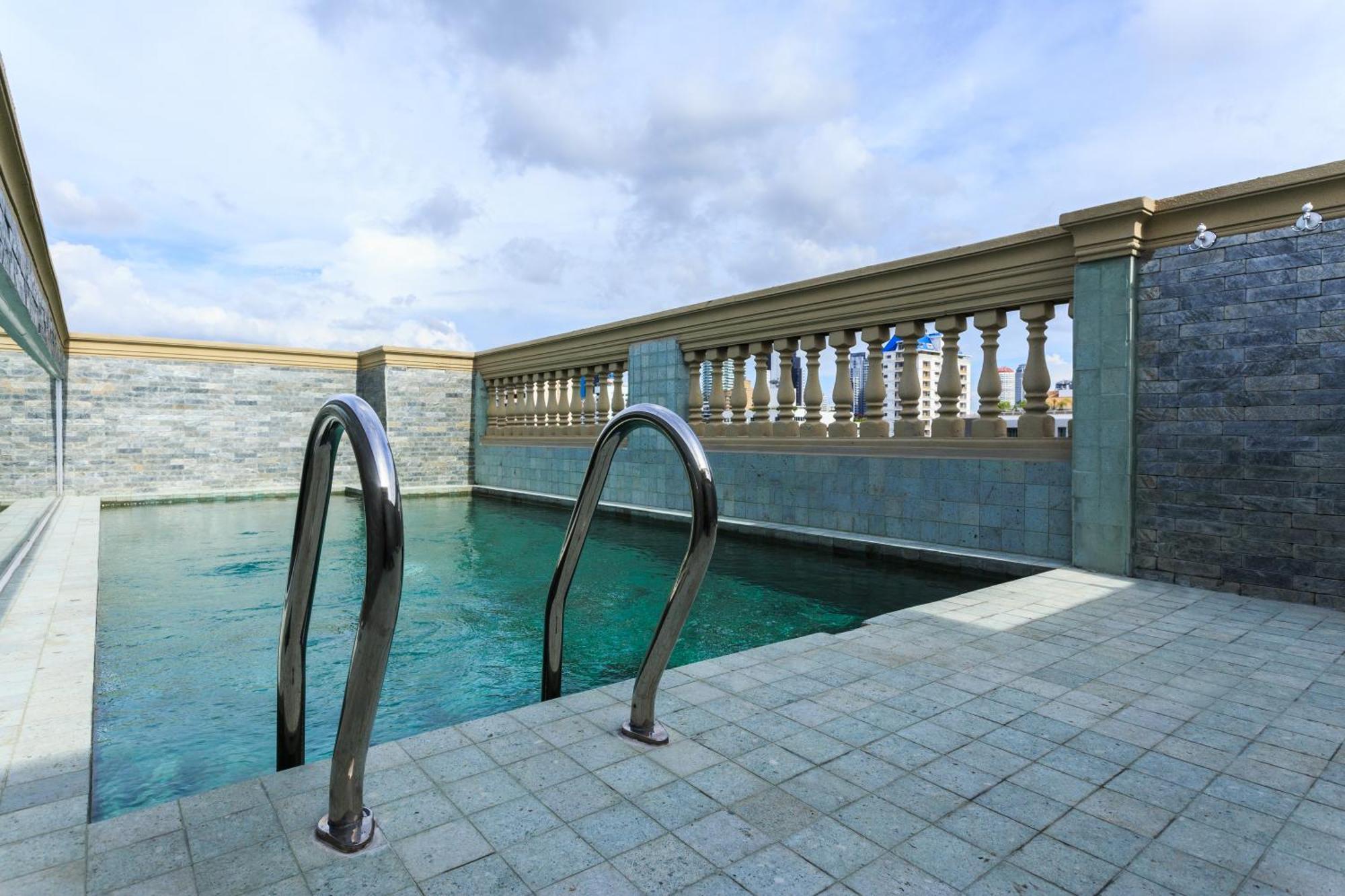 Superior One Bedroom Apartment