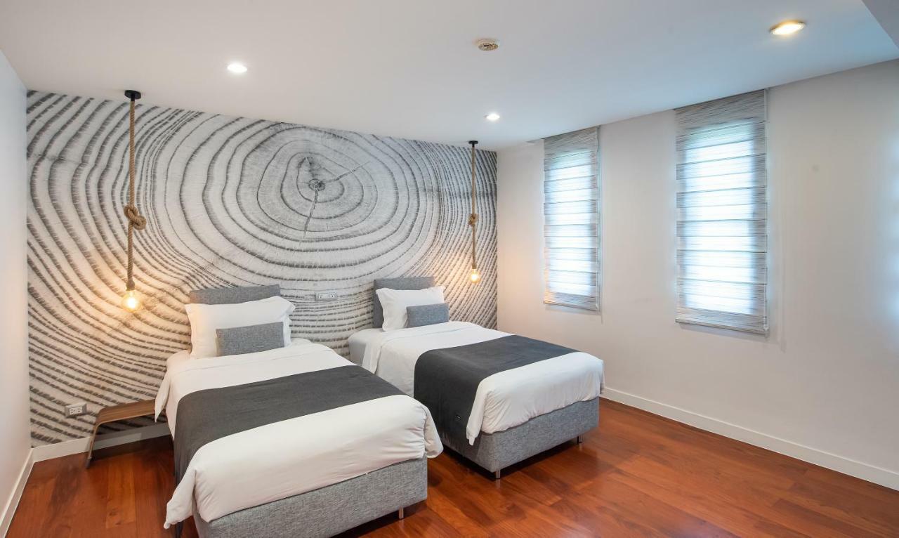 Ambassador Six Bedroom Suite