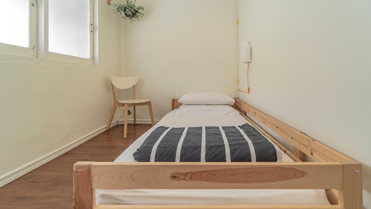 Single Room,899661439:JPEG