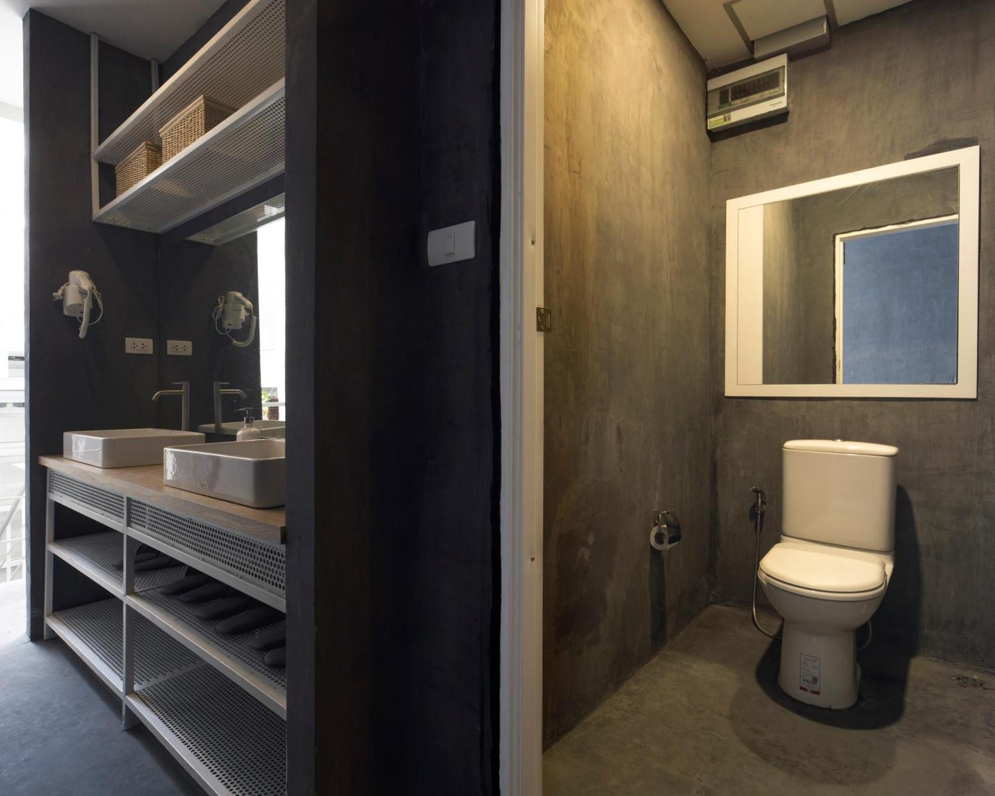 Mixed Dormitory Room