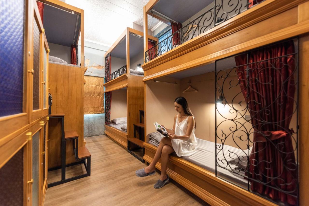 Bunk Bed Female Dormitory Room,925856269:JPEG