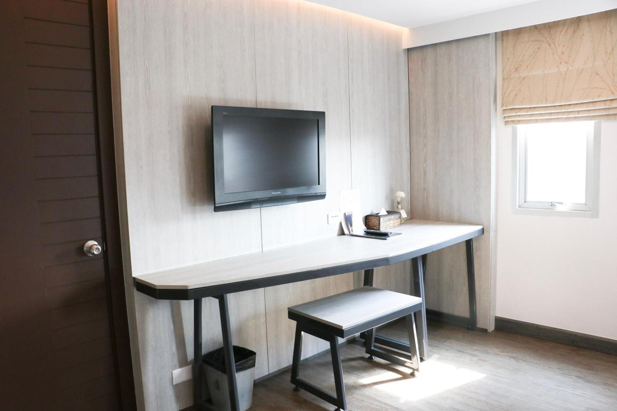 Premier Twin Room City View