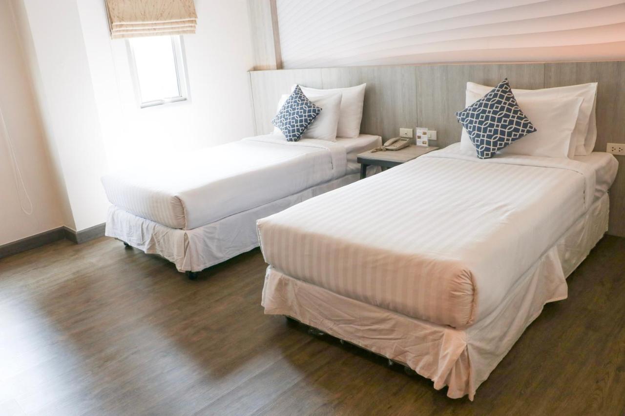 Premier Twin Room City View
