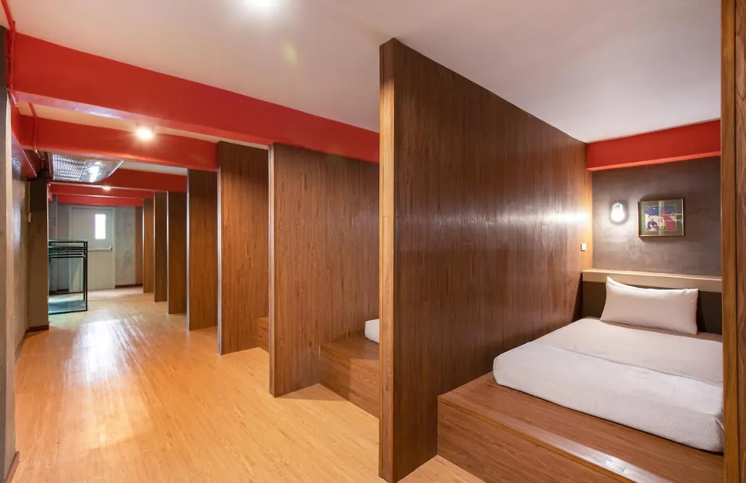 Buri Hostel Bangkok-1