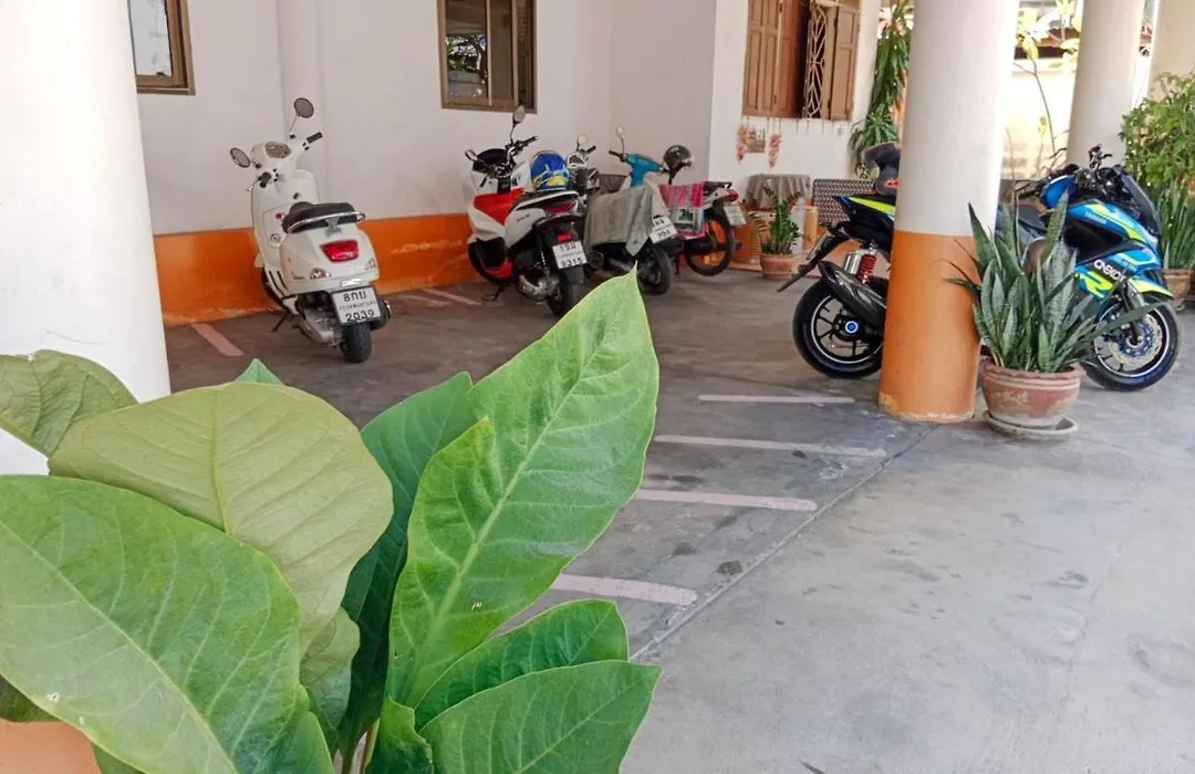 Airport Convenience Inn: Breakfast & Quick Transit Access-1