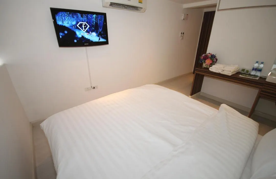 Nantra Ekkamai Hotel-1