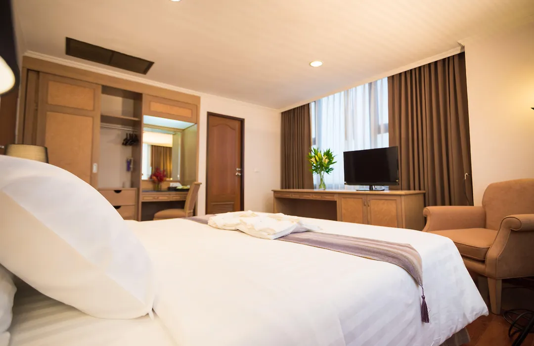 Grand Tower Inn Rama 6-1
