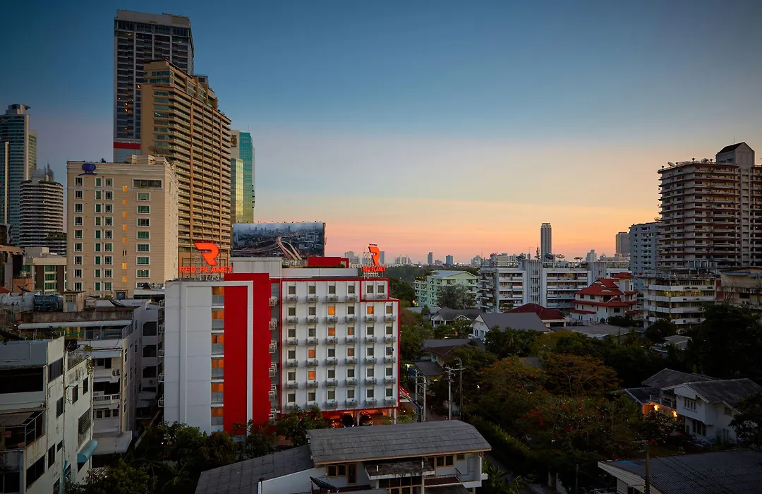 Easy Planet Bangkok Asoke-1