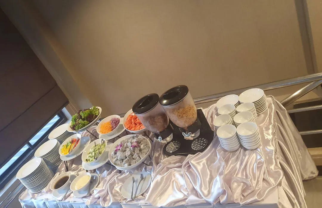 Almas Hotel Bangkok-1