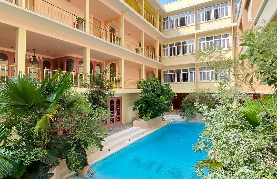 Miami Hotel Bangkok-1