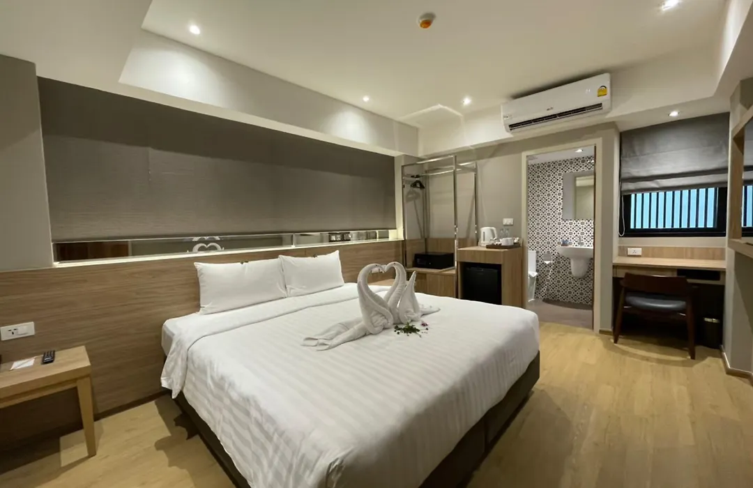 Almas Hotel Bangkok-1