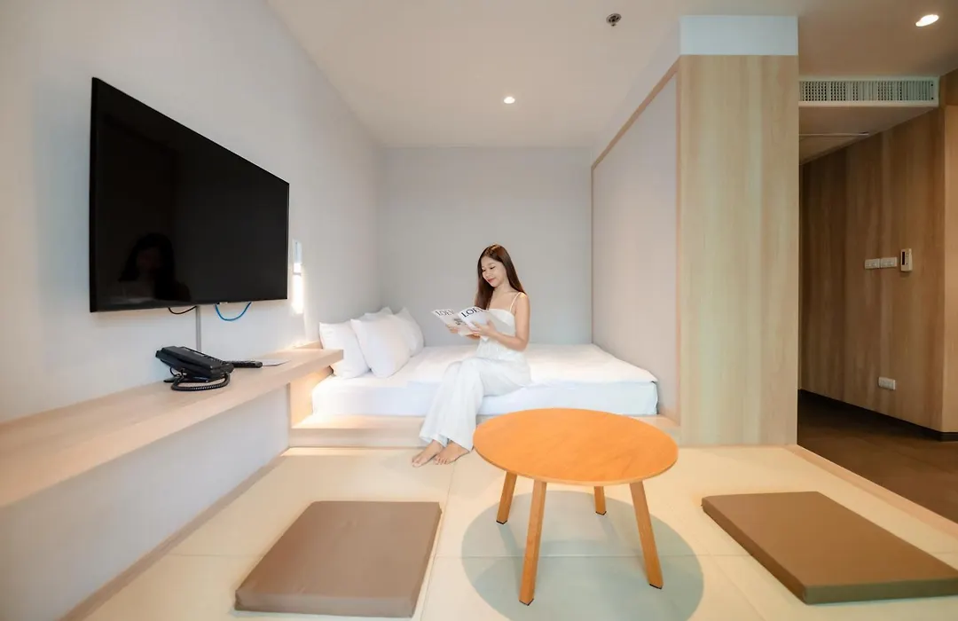 Livezen Bangkok Sukhumvit-1