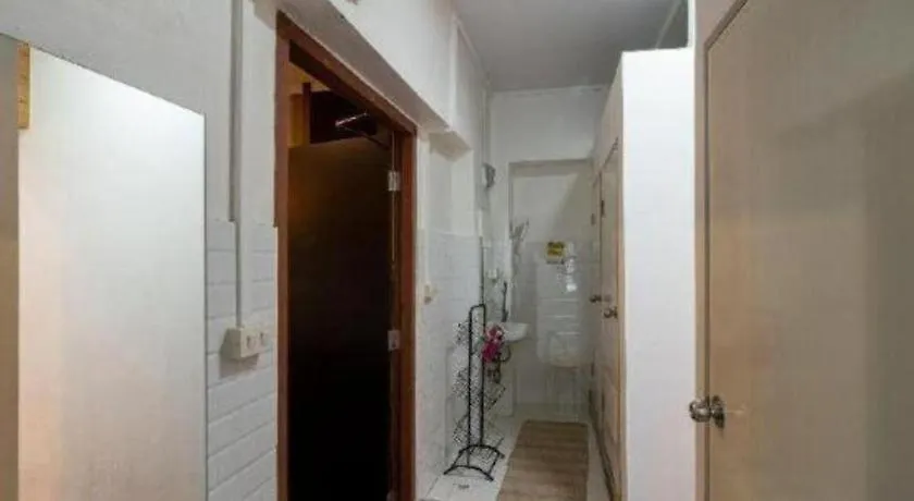 Oyo 895 The Onion Hostel-1