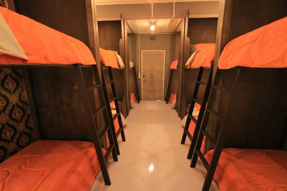 Chic Hostel Bangkok-1