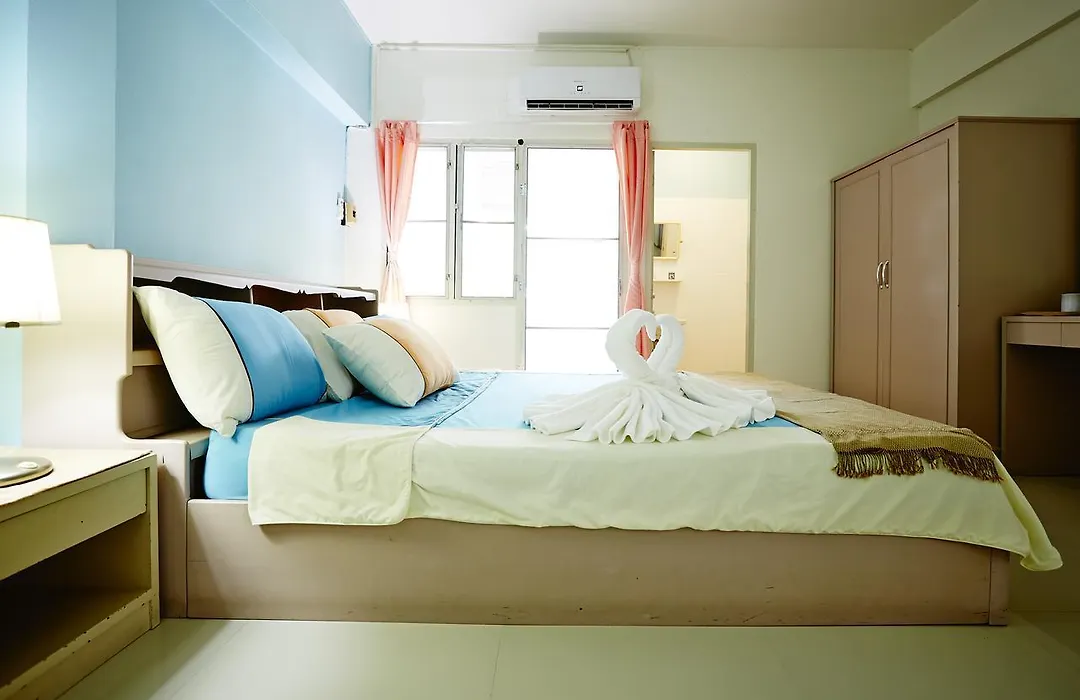 We Train Hotel Don Muang-1
