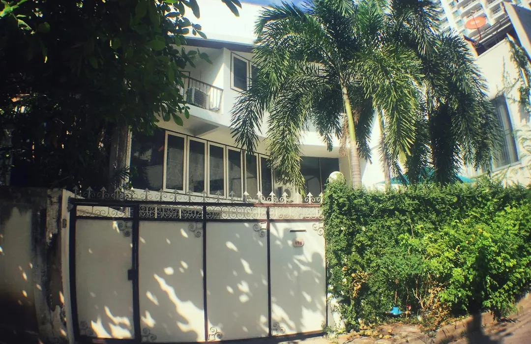 Lazy Blue House-1