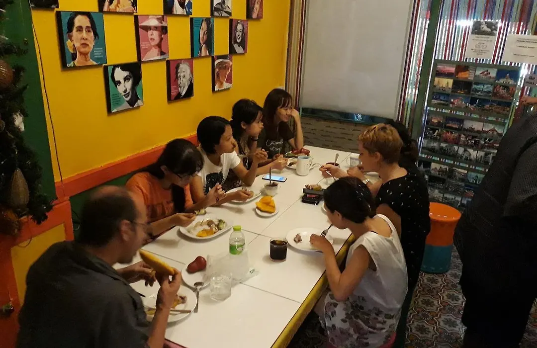 Mascot Hostel Bangkok-1
